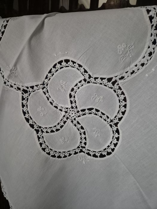 Haftowany obrus handmade 80 cm × 80 cm