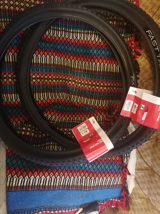 Vendo pneus fast track Novos