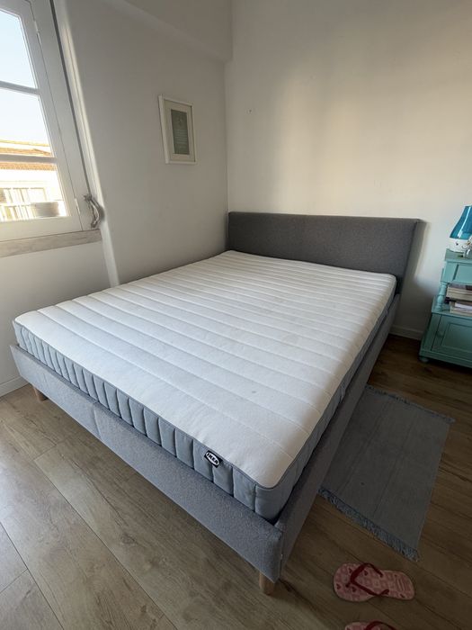 Cama Casal IKEA King Size (180x200 cm) Seminovas – Completa (Estrutura + Estrado + Colchão)