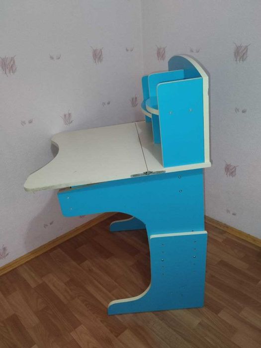Дитячий стіл парта