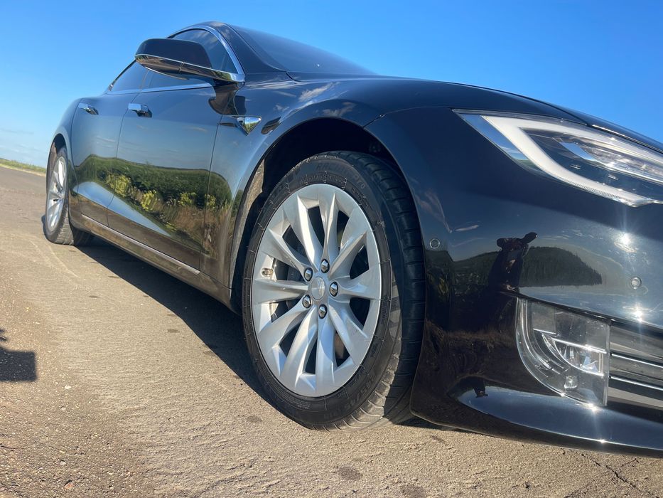 Авто Tesla s 75D
