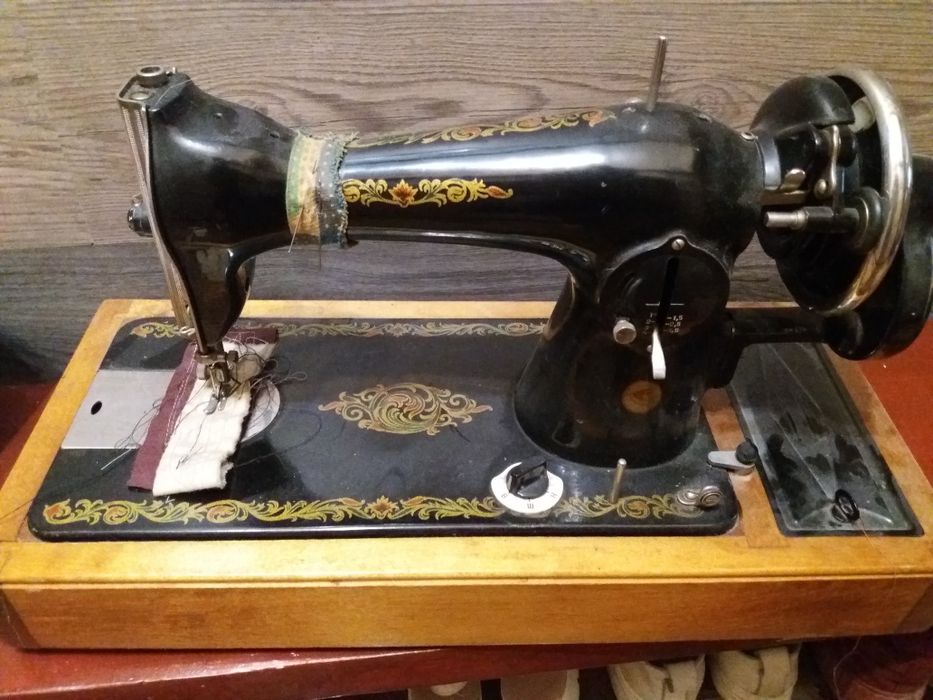 Швейна машинка механічна