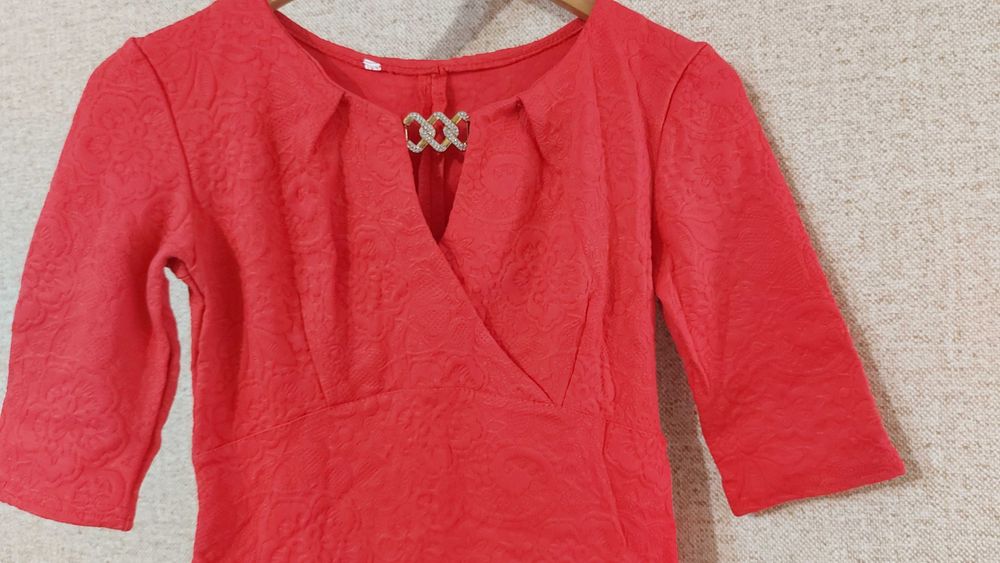 Красивое платье в принт  размер S