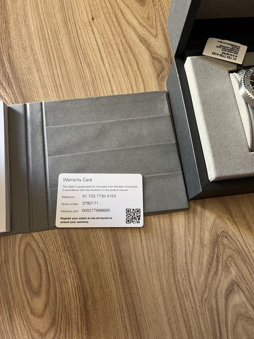 Oris Aquis Date 300 m