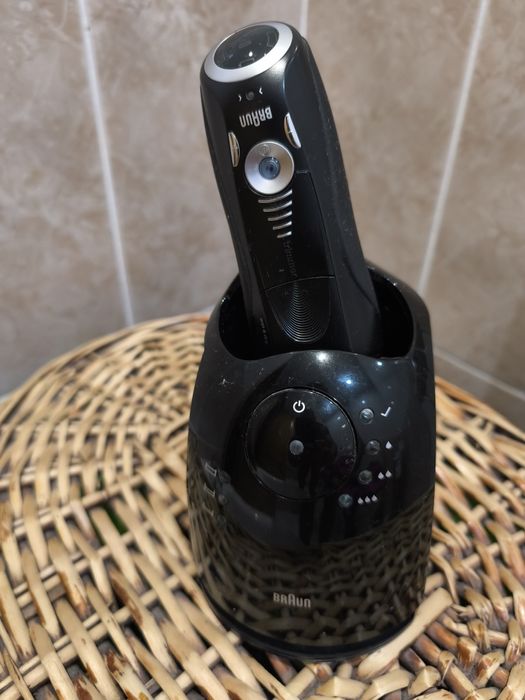 Braun serie 7  com base de limpeza