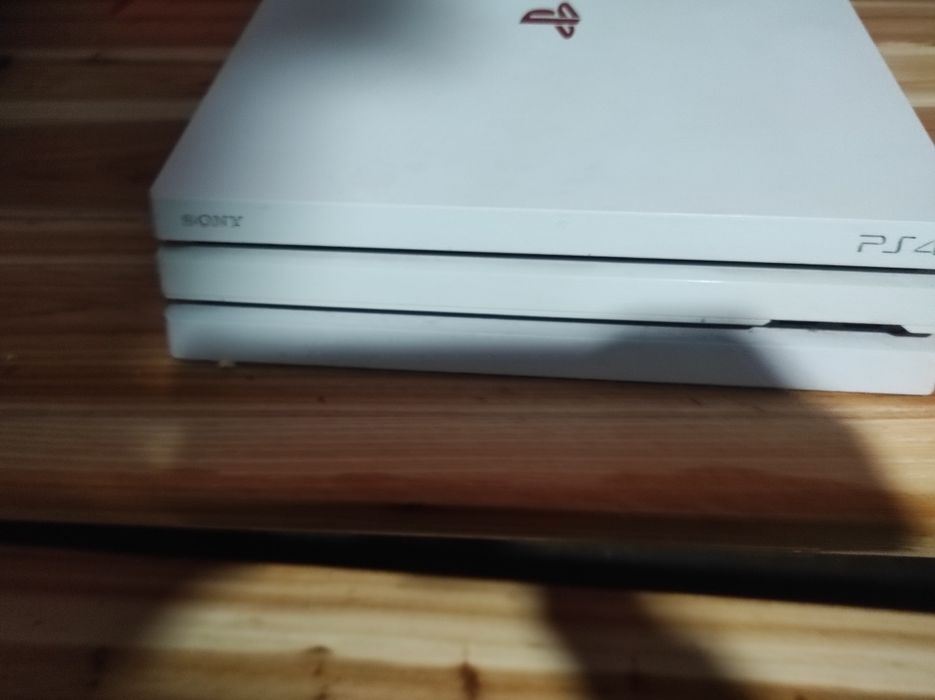 Negociável Vendo ou troc PS4 por PC portátil bom para jogos ou gamers