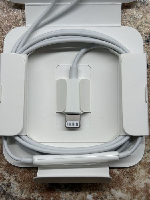 Навушники Apple EarPods lightning (MWTY3/MMTN2)