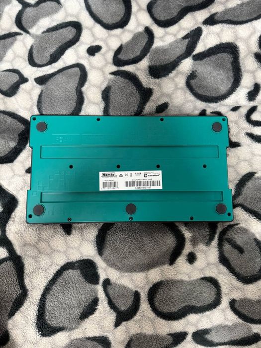 Продаю Б/в MIDI-клавіатура Novation Launchkey Mini