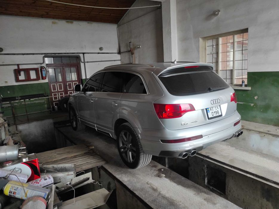 Audi Q7 бензин 4.2
Куплена новою з Америки...