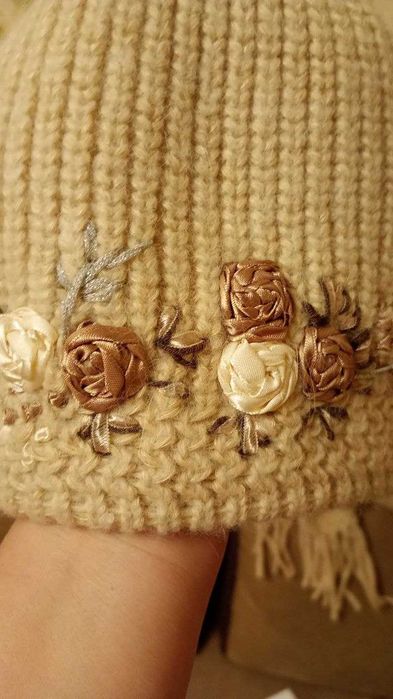 Продам зимовий в’язаний комплект: шапка та шарф.