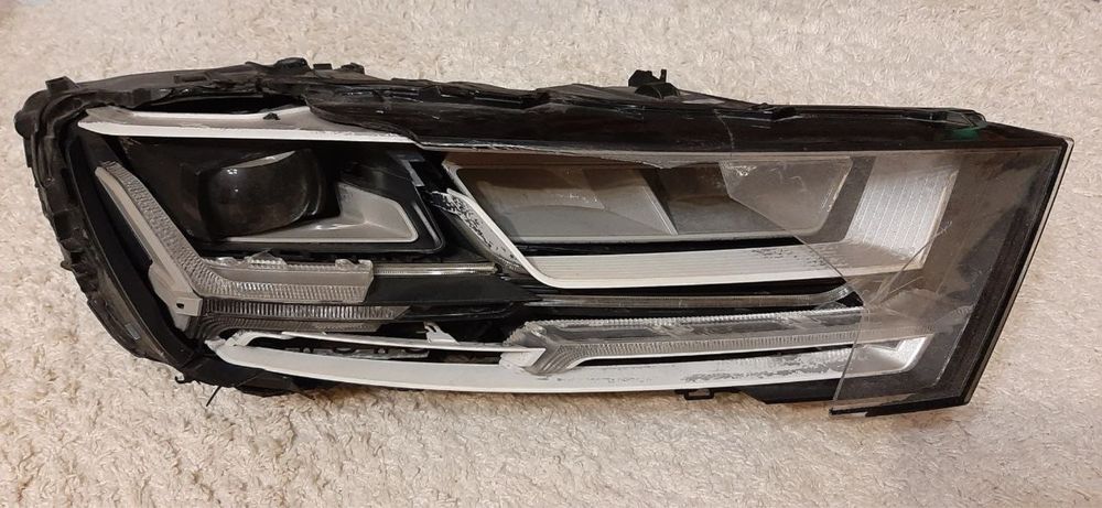 Передня права фара Audi Q7 4m USA після ДТП