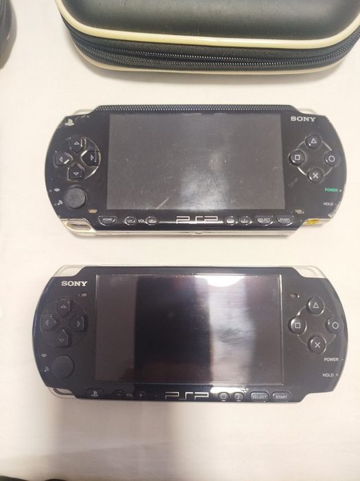 2 PSP com vários acessórios falta carregador