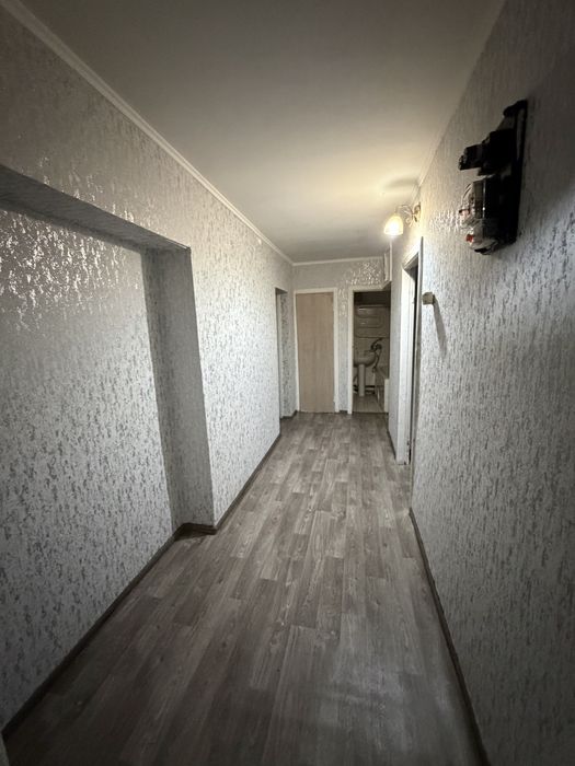 Продам 2-х кімнатну квартиру в центрі с.Шишаки з гаражем.