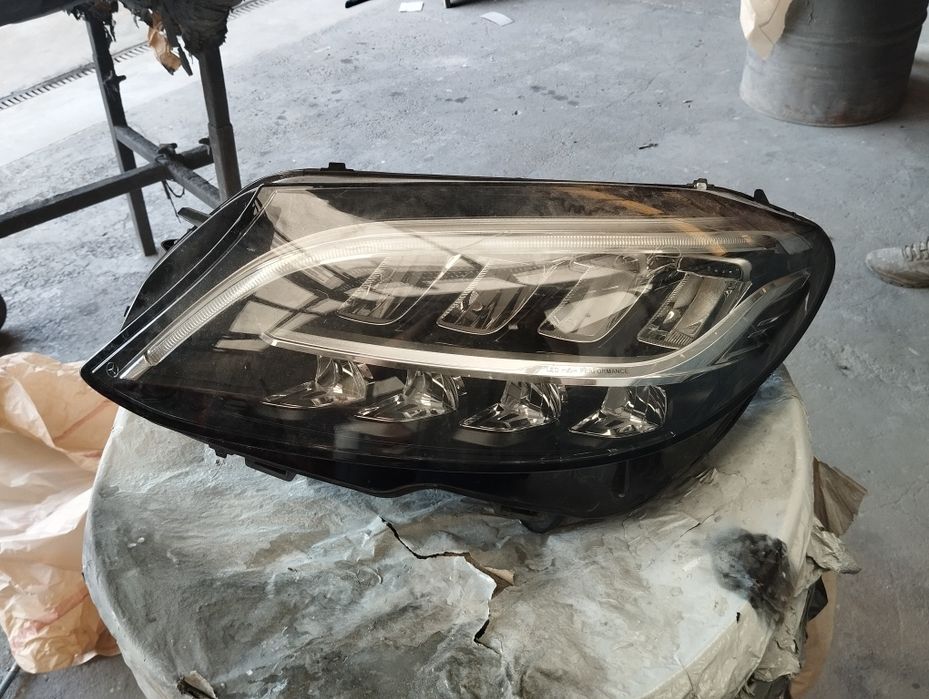 Ótica esquerda w205
