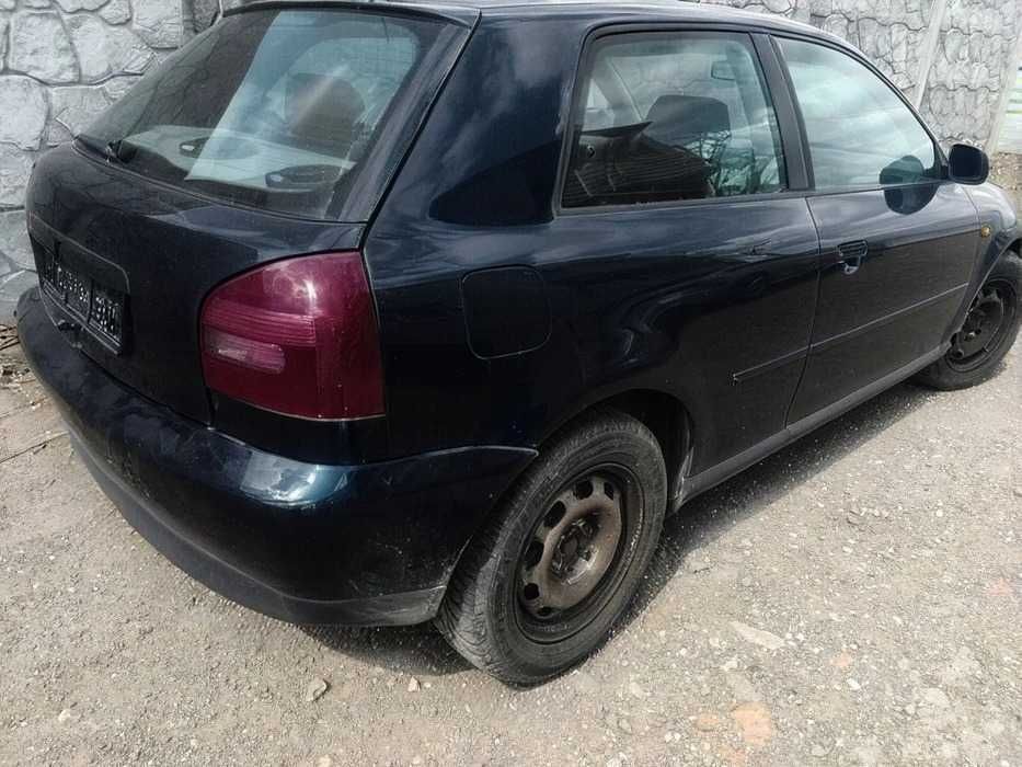 Klapa drzwi zderzak LY9B fotel Audi A3 8L 1.8 silnik AGN skrzynia CZM