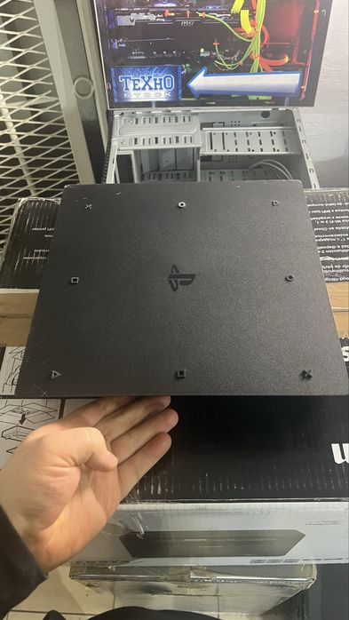 Продам ігрову приставку sony ps4 pro не прошита для online
