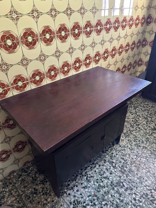 Maceira antiga escura