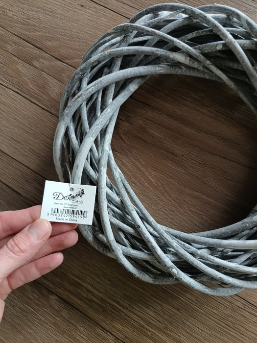 Wiklinowy wianek szary 25cm