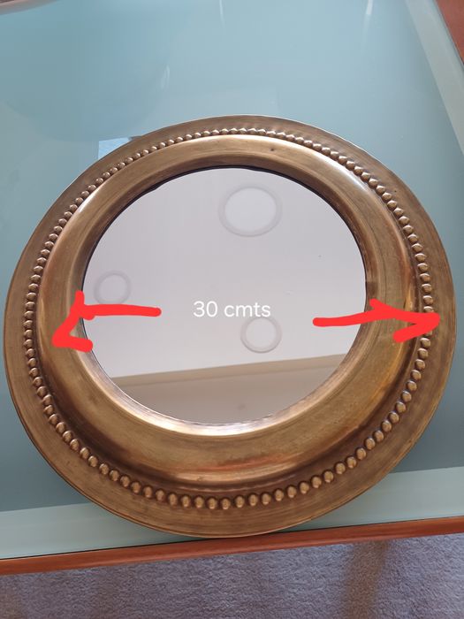 Espelho decorativo com guarnição em latão