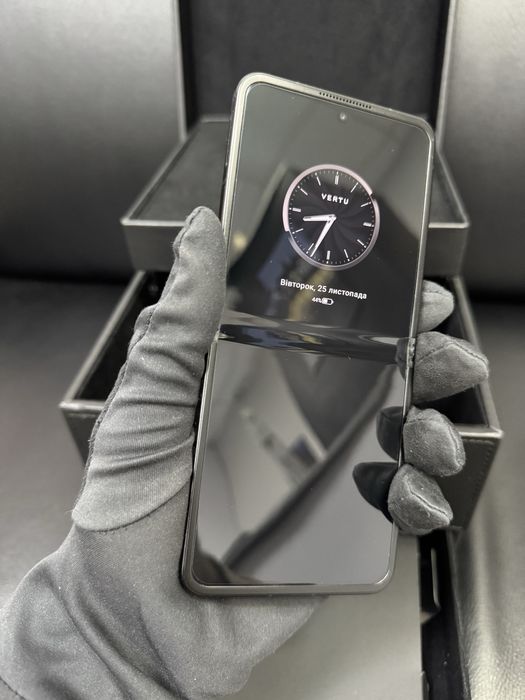 VERTU IRONFLIP Jade Black calf