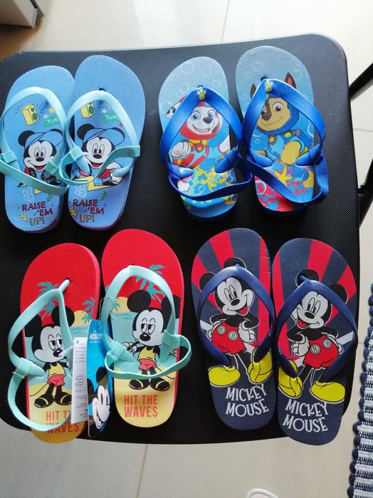 4 pares de chinelos, Mickey, t. 25/27 Novo