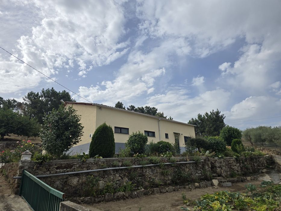 Casa T3 + Terreno 3.720 m²
Venda d