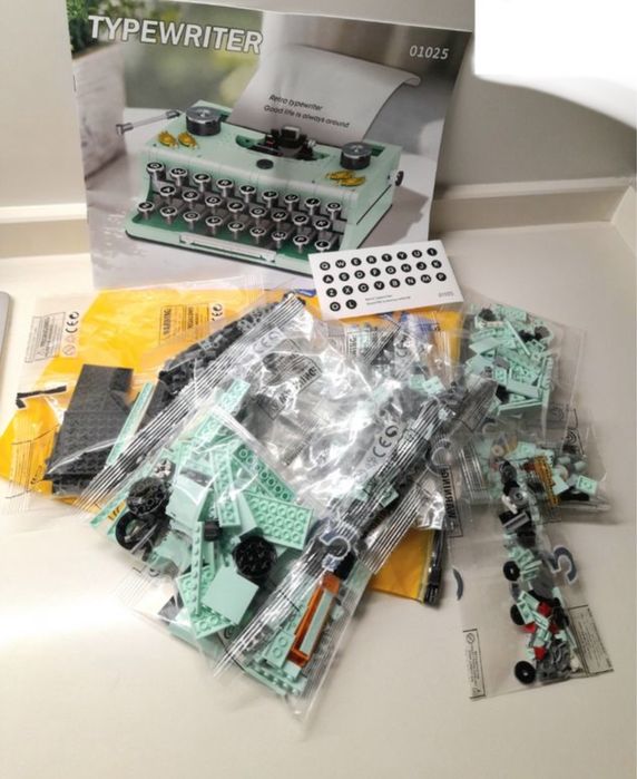 Brinquedo de construção - maquina de escrever