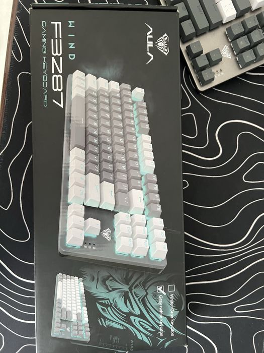 Продам клавіатуру на синіх свічас з нюансом