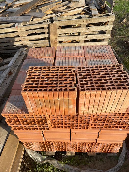 Materiały budowlane - ceramika, klinkier, folia itp.