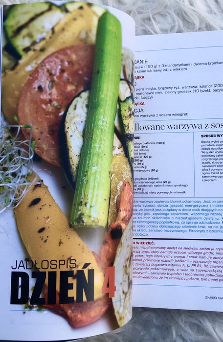 Książka Zmień swoje życie z Ewą Chodakowską oraz zakładka gratis.