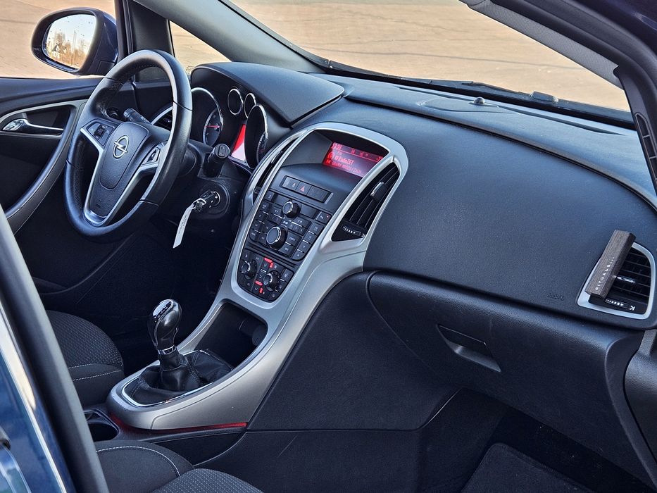 Opel Astra J 2011r. 1.4 Turbo 120km