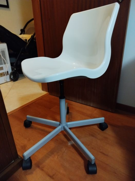 Cadeira branca IKEA