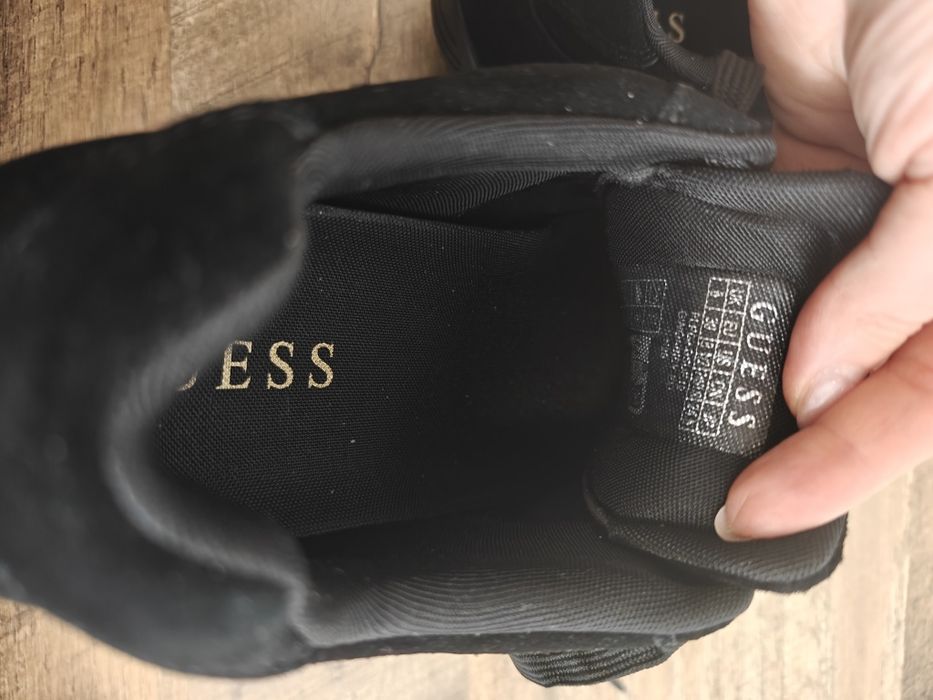 Sneakersy Guess zamsz