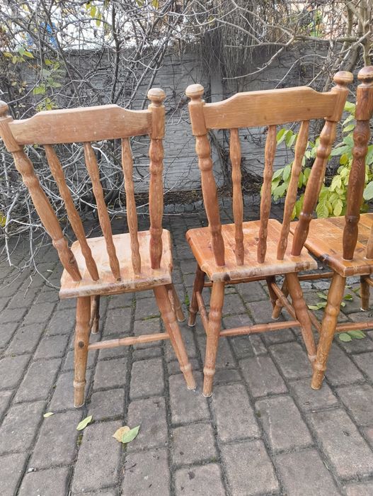 Drewniane krzesła PRL-U