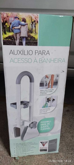 Dispositivo auxiliar para acesso à banheira (geriatria)