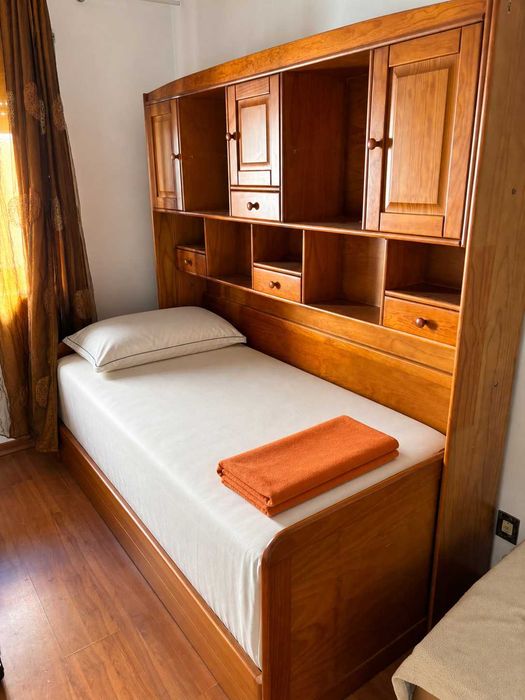 Cama Dupla em Madeira com Arrumação e Colchões