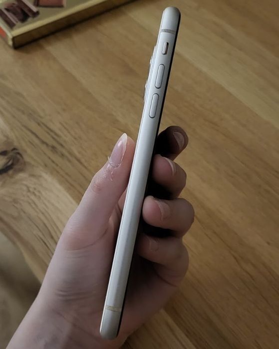 iPhone 11 64 gb stan praktycznie idealny