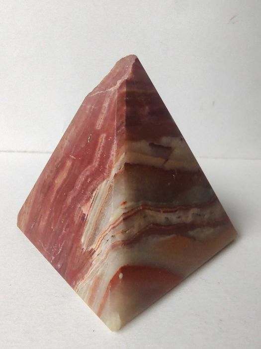 Piramidka z kamienia szlachetnego - uszkodzona