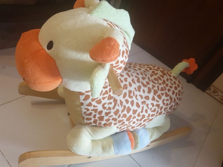 Girafinha baloiço muito fofinha completamente nova