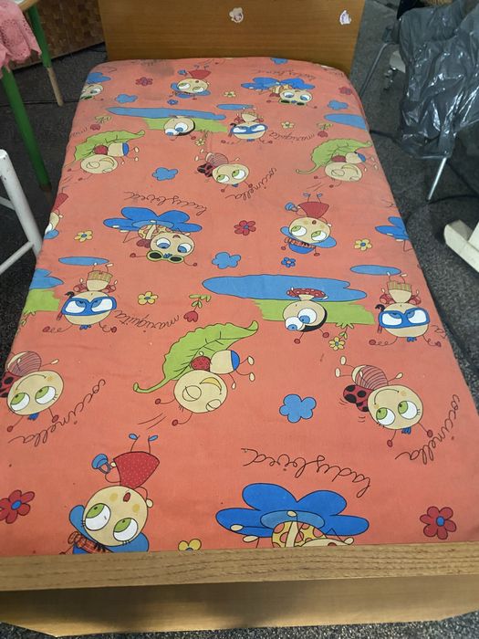 Cama de criança  castanho com colchao