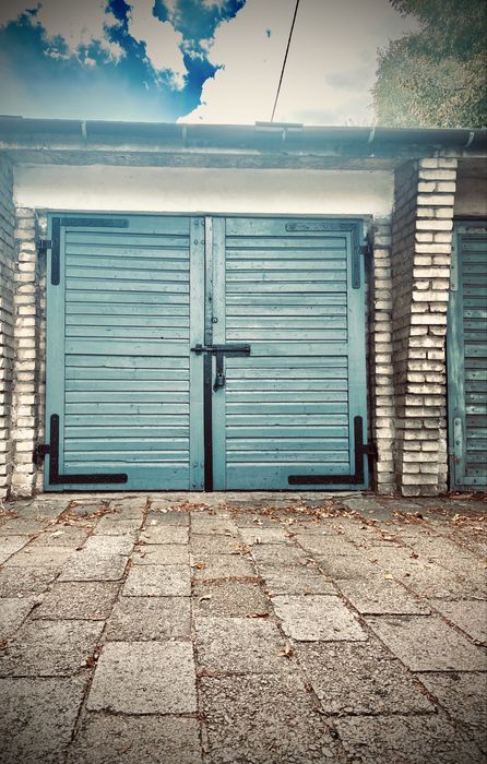 Garaż murowany, magazyn Sieroszewskiego