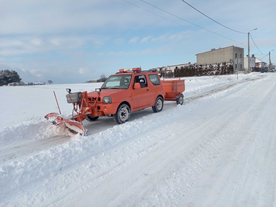 Suzuki Jimny,pług,piaskarka,akcja zima,pługopiaskarka,odśnieżanie,zimowe utrzymanie