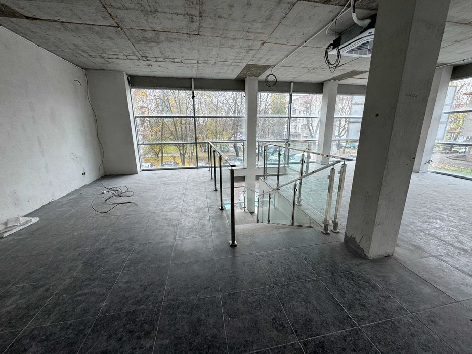 Фасадне приміщення в центрі по вул. Благовісна