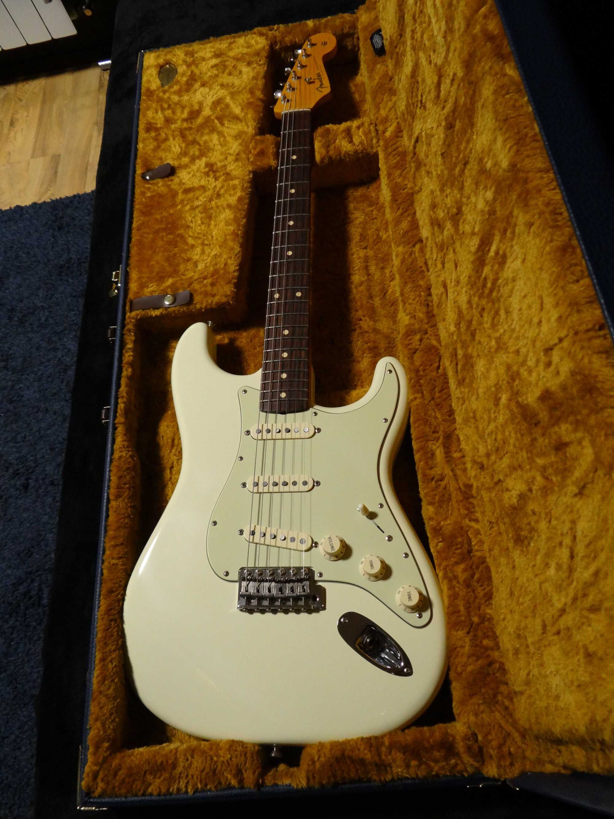 Fender USA American Vintage 62 Stratocaster 3-Color Sunburst