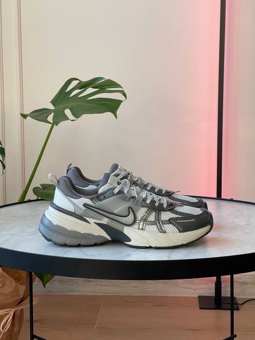 Кросівки Кроссовки Nike V2K Run Pure Platinum Wolf Grey повсякденні