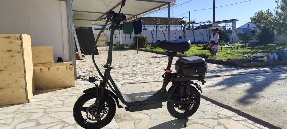 Trotinete elétrica com banco