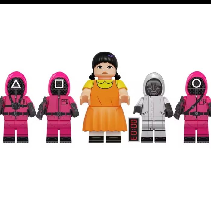 Squid game 8/9 figurek.