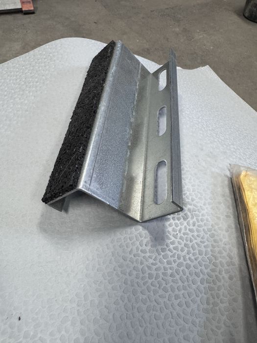 Uchwyt Z zetownik 60x40x14 stalowy powłoka Magnelis