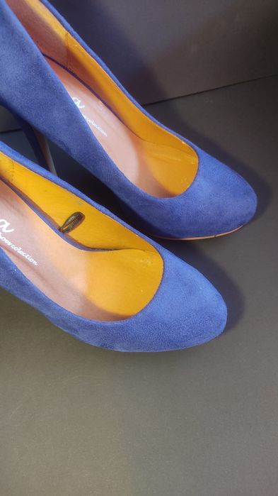 Sapatos de salto alto azul