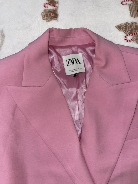 Zara розовый костюм с юбкой